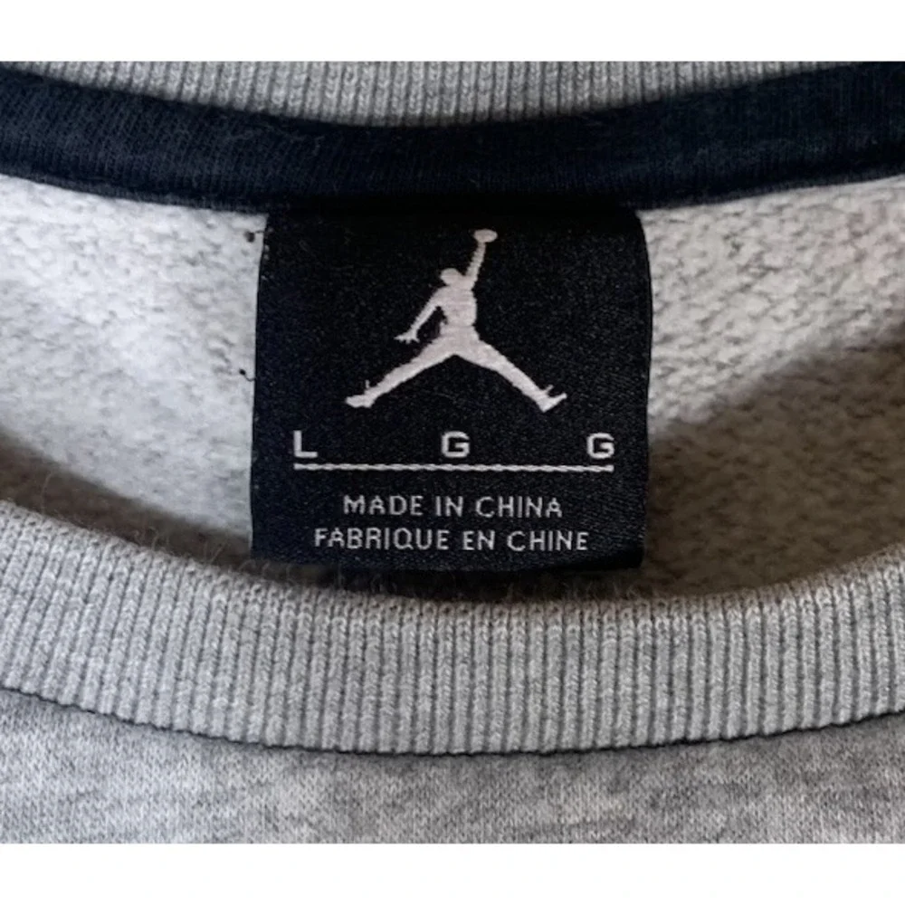 Air Jordan‎ Sweatshirt Men's Size Large Gray Pullover  Multi Color Front Panel